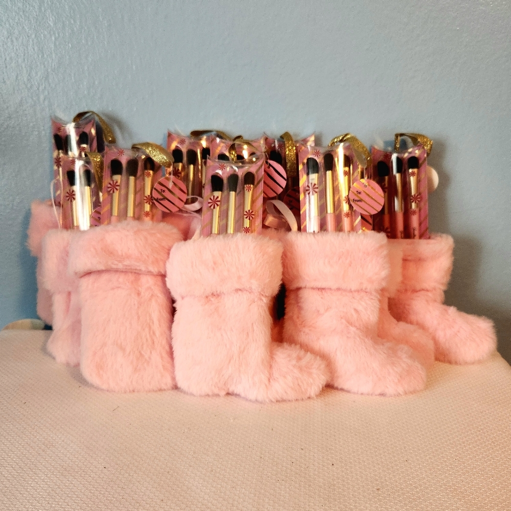 NWOT Qty 10 3pc Make Up Brushes Jasmine La Belle Cosmetics Pink Christmas Sock